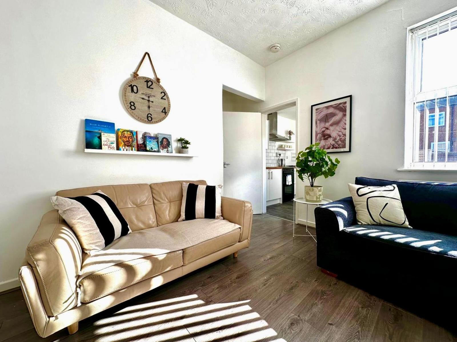 Spacious 3-Bedroom Family Home In Ince Exterior photo